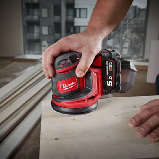 Milwaukee M18BOS125-0 18V Compact 125mm Random Orbital Sander, Body Only - Image 3