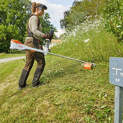 Stihl FSA 135 Cordless Brushcutter Powerful cordless brushcutter with bike handle and GrassCut 260 2 blade A One Tools Fixings
