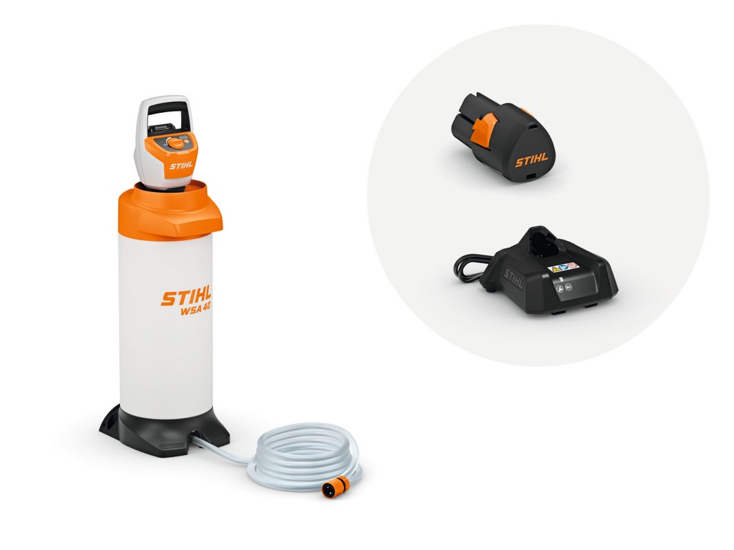 A Stihl WSA 40.0 SET Tank & Pump (AS2 & AL1) water supply unit with hose, battery, charging dock, and integrated tank on white.